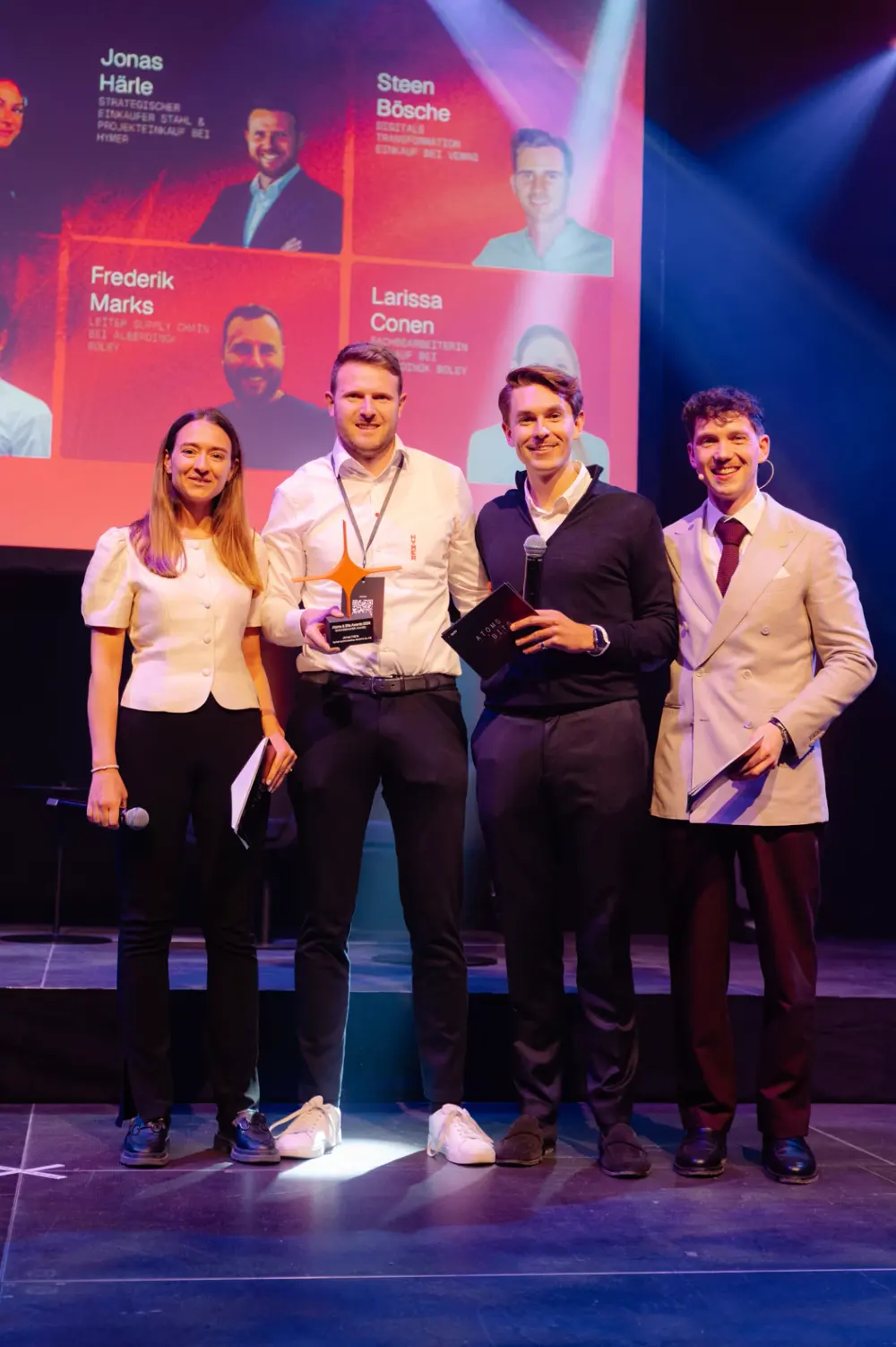 Jonas Härle receiving the Changemaker Award